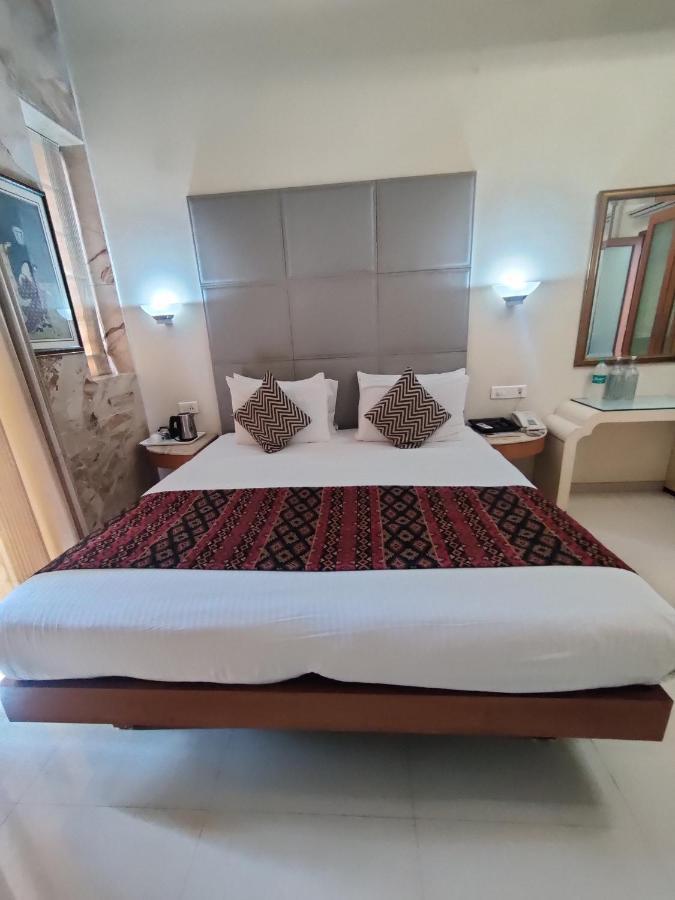 Capital Hotel Mumbai Exterior foto